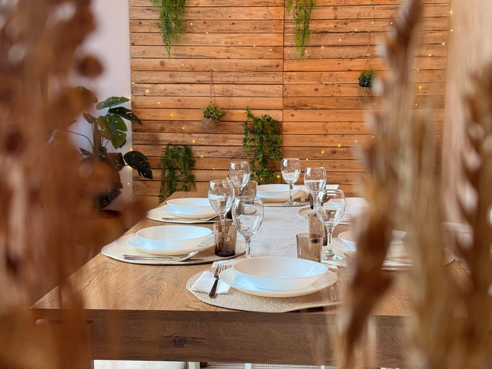 Restaurant/places to eat, Meals, Breakfast, Dinner