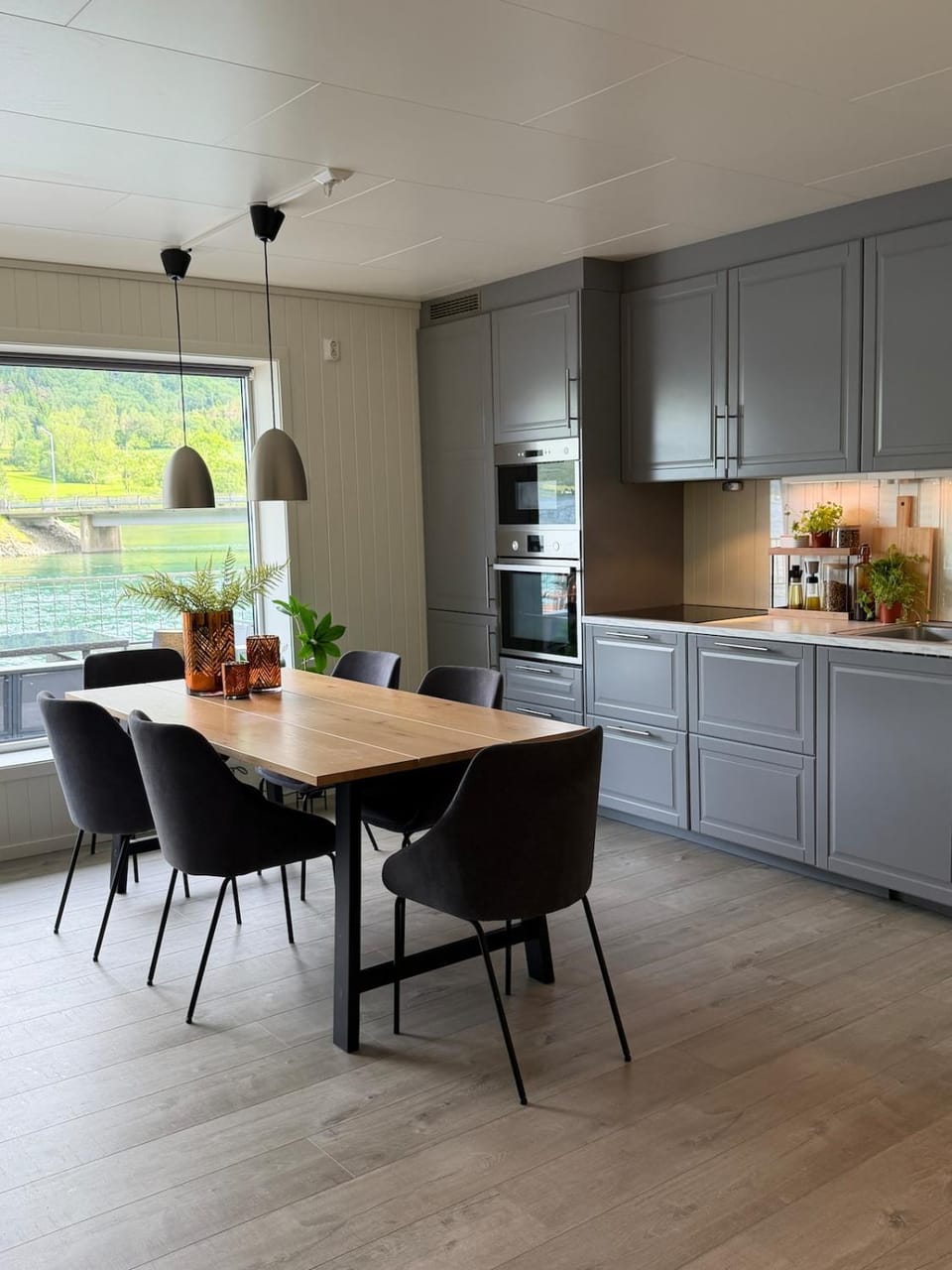 Property building, Patio, Natural landscape, View (from property/room), Balcony/Terrace, Seating area, Dining area, Lake view, Mountain view, Mountain view, River view