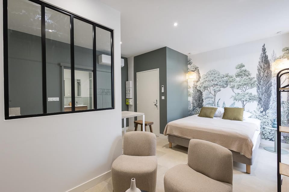 Communal lounge/ TV room, Living room, Lounge or bar, Photo of the whole room, Seating area, Bedroom