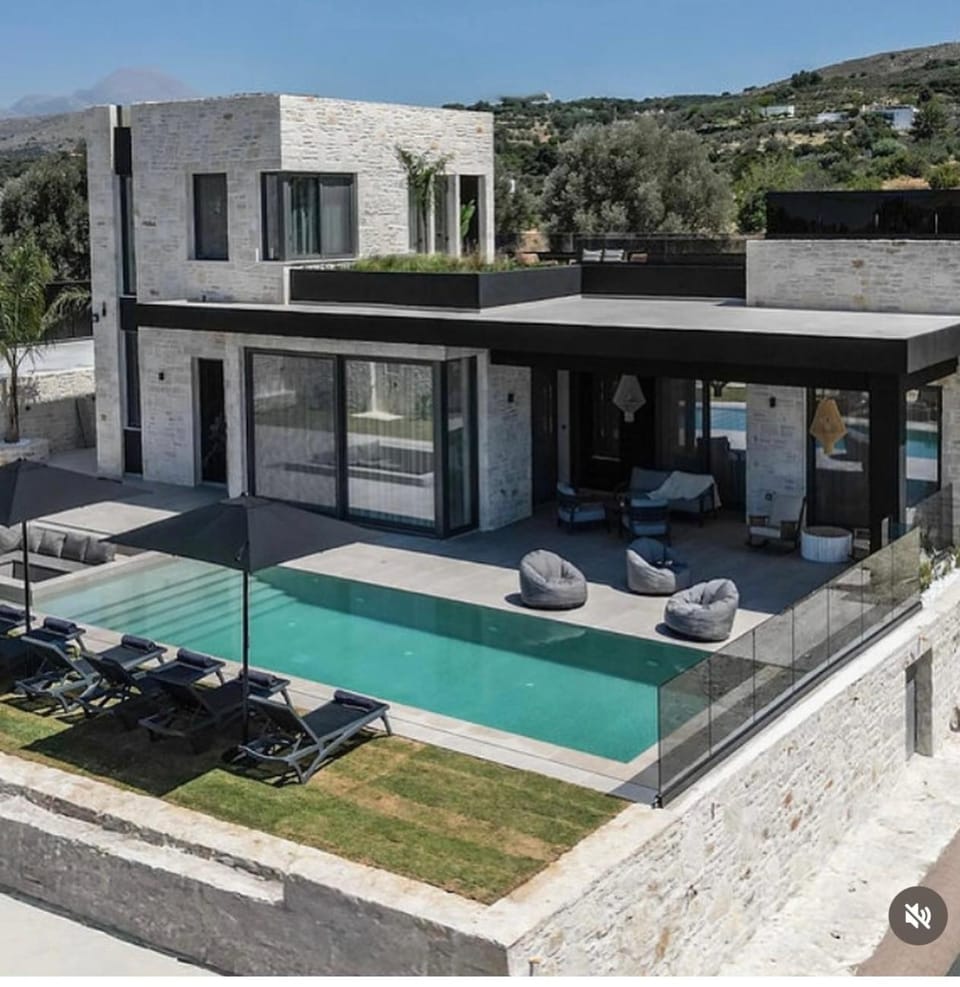 Property building, Natural landscape, Mountain view, Pool view, Swimming pool, Parking, sunbed