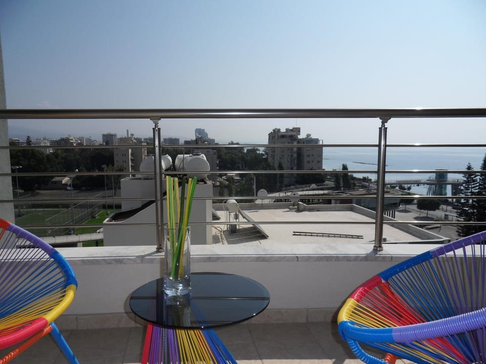 Day, Neighbourhood, Balcony/Terrace