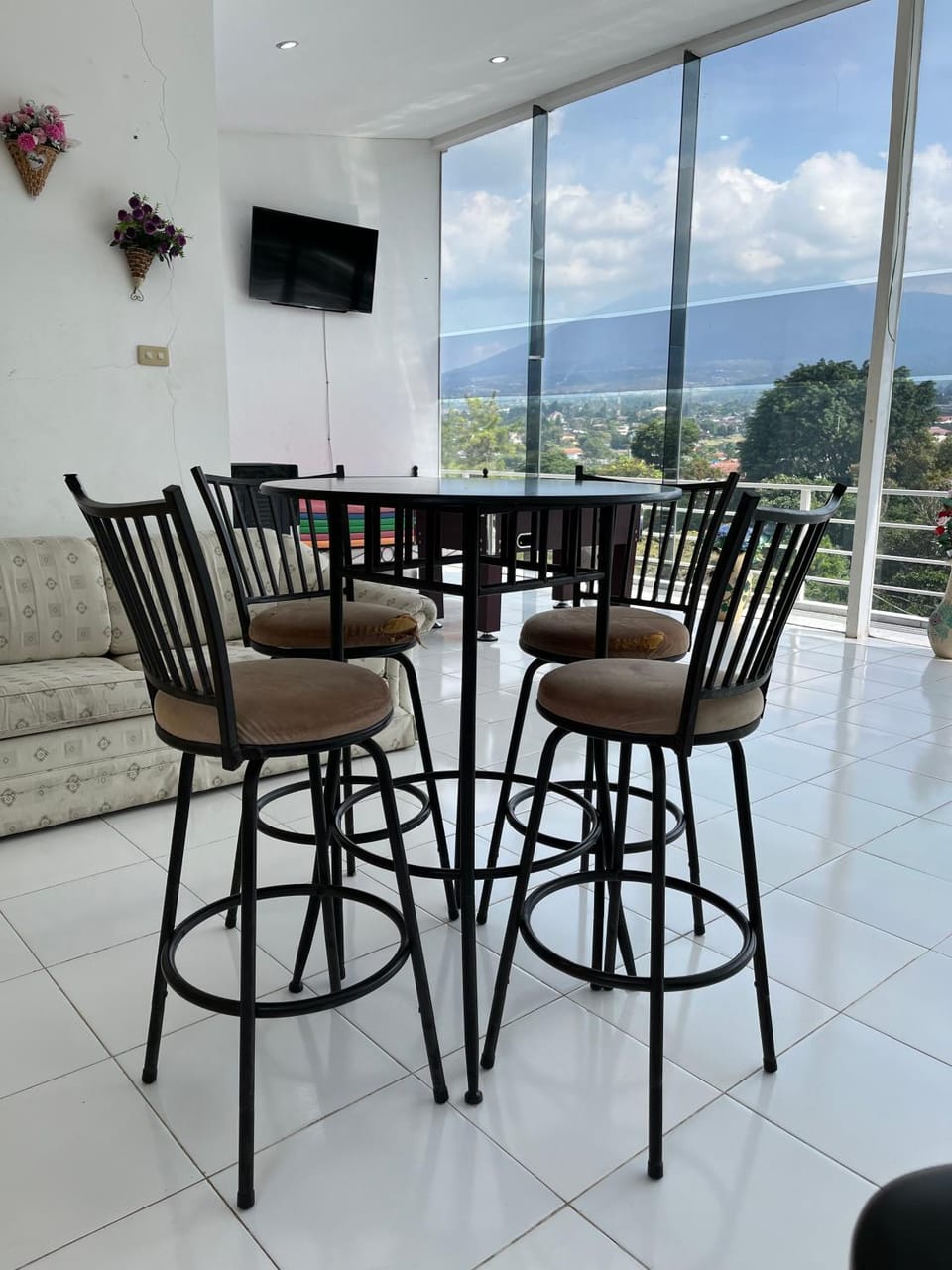 Communal lounge/ TV room