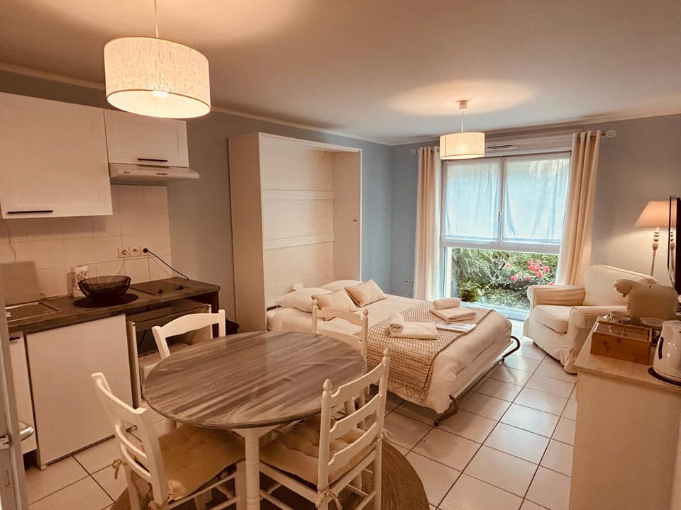 Charmant studio proche gare - parking privatif individuel clos Apartment in Arras