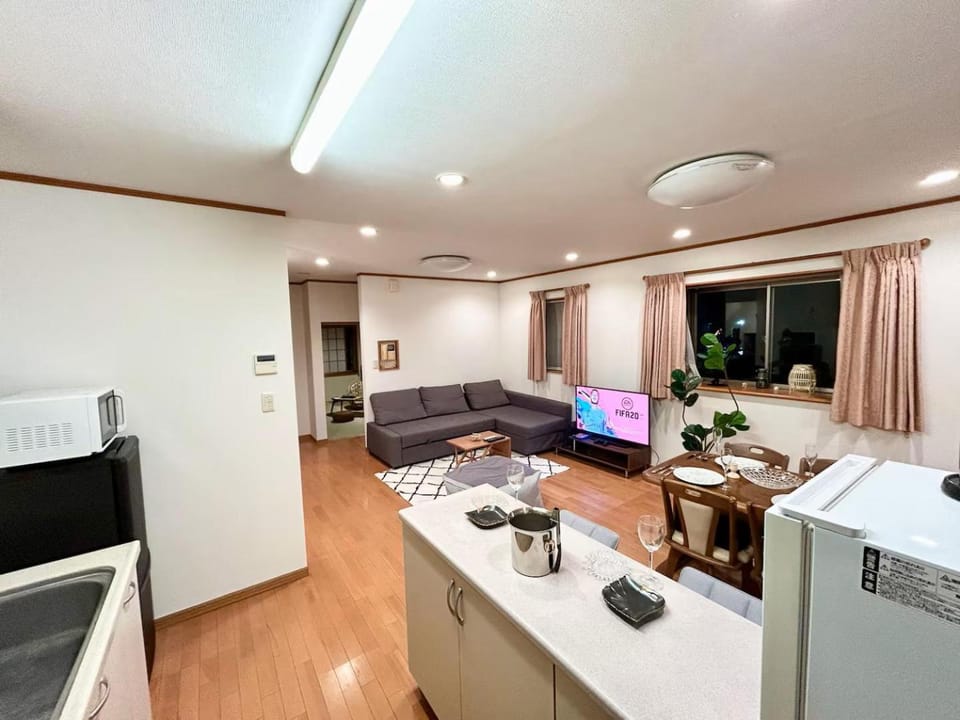 Dining area, Evening entertainment, minibar