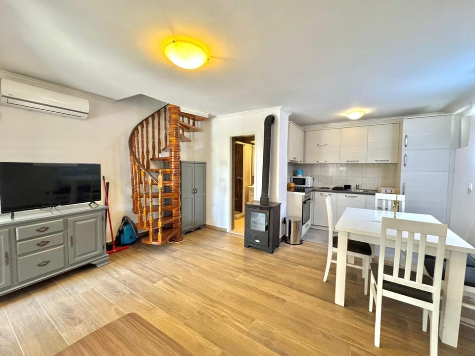 Communal lounge/ TV room, TV and multimedia, Living room