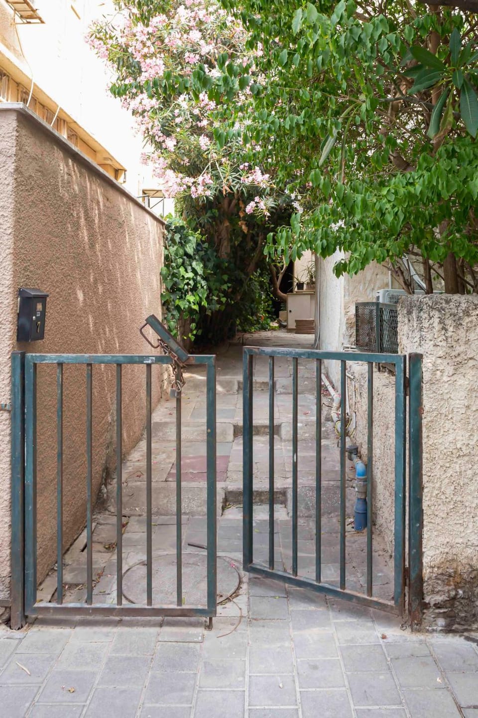 Facade/entrance