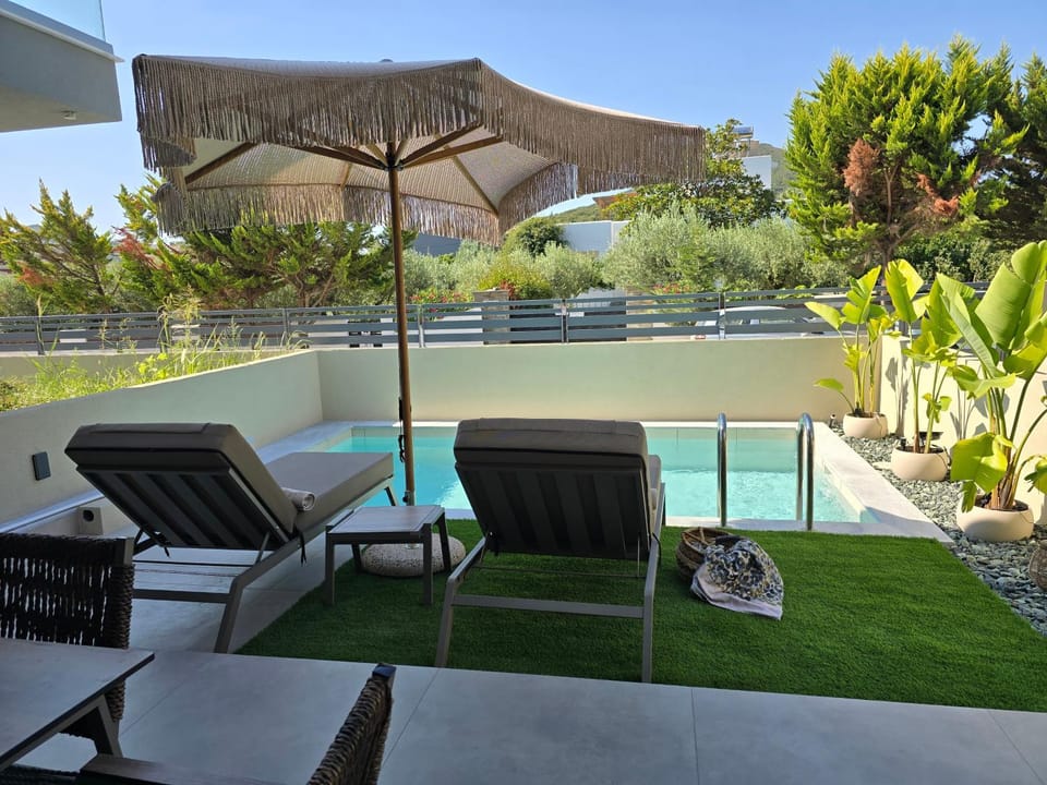 Swimming pool, Swimming pool