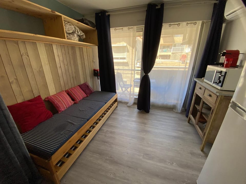 Bed, Living room, Seating area