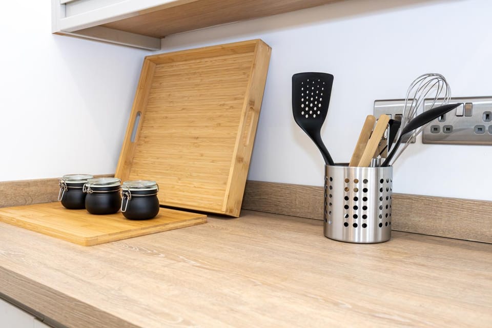 Stanway Apartments- Free Parking & Close To Tram Stop Apartment in England