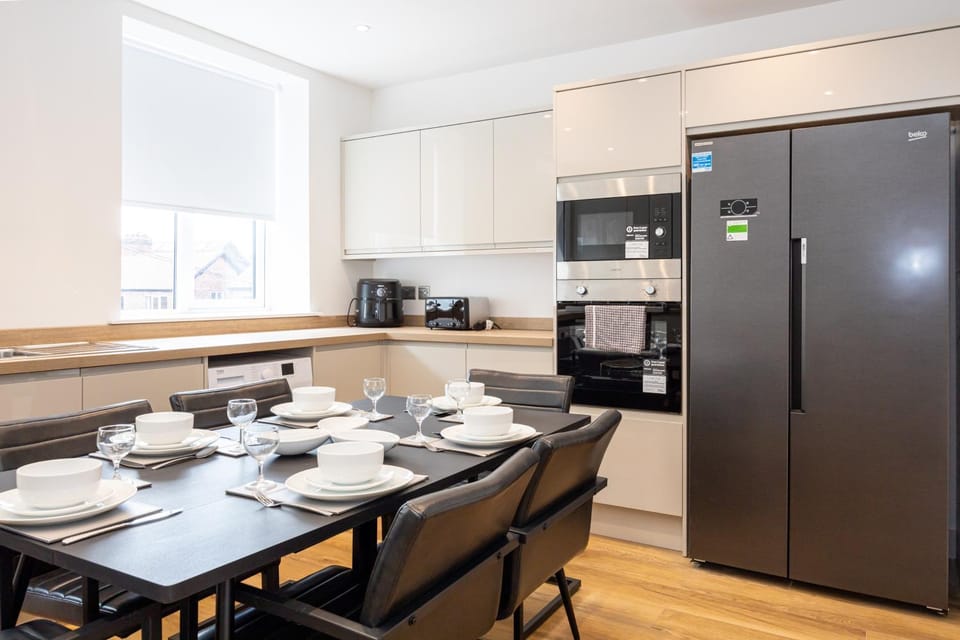 Stanway Apartments- Free Parking & Close To Tram Stop Apartment in England