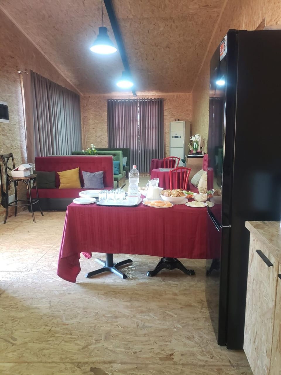 Communal lounge/ TV room, Kitchen or kitchenette, Living room, Seating area, Dining area, Evening entertainment