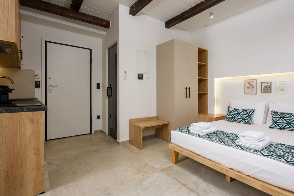 Bed, Kitchen or kitchenette