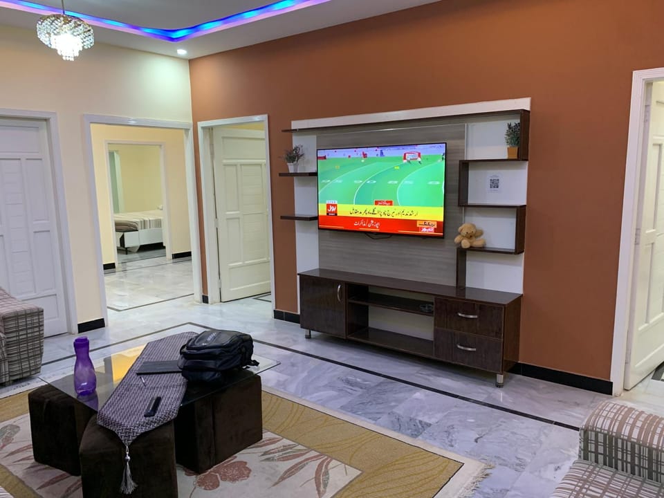 Communal lounge/ TV room, TV and multimedia, Living room, Seating area