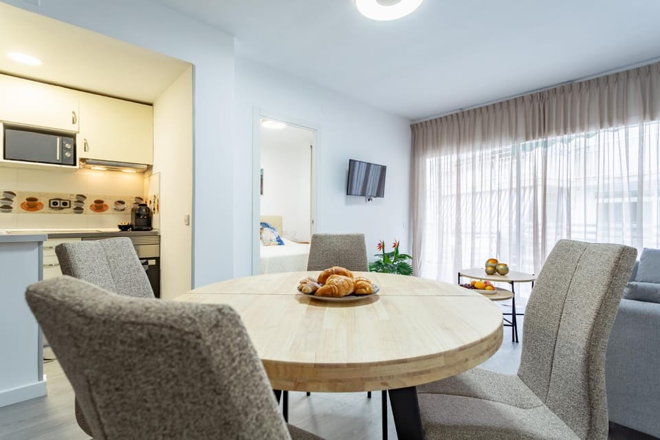 Kitchen or kitchenette, Seating area