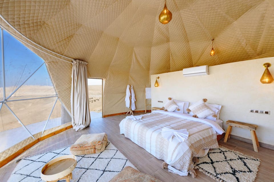 Property building, Bed, Photo of the whole room, Bedroom, towels