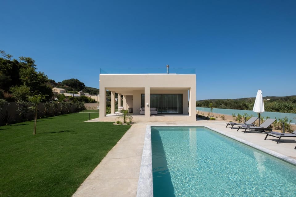 Day, Natural landscape, Pool view, Swimming pool, Swimming pool, sunbed