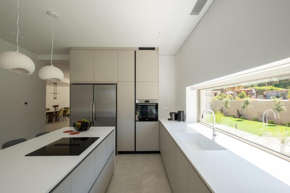 Coffee/tea facilities, Kitchen or kitchenette, dishwasher, oven, stove