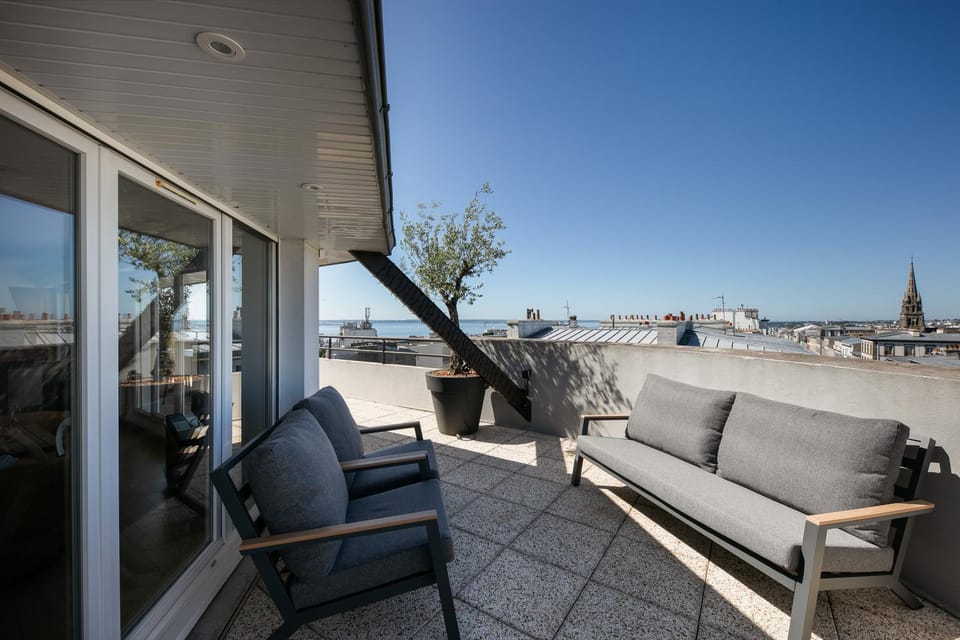 Appart de standing au centre-ville avec Vue Mer Terrasse et Garage Apartment in Brest