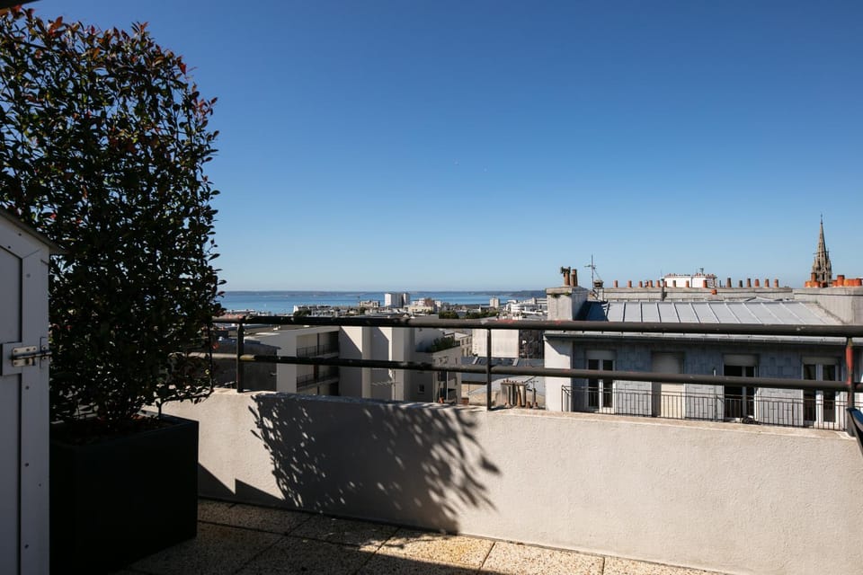 Appart de standing au centre-ville avec Vue Mer Terrasse et Garage Apartment in Brest
