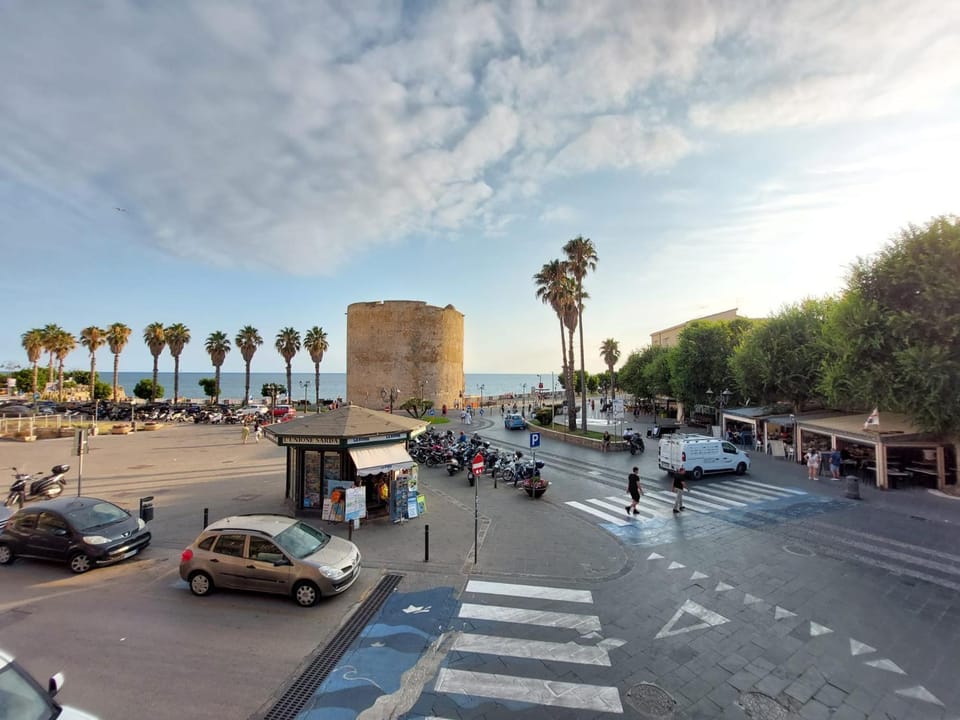 Balcony/Terrace, City view, Location