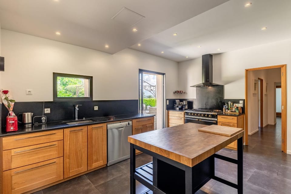 Kitchen or kitchenette, dishwasher, oven, stove, toaster