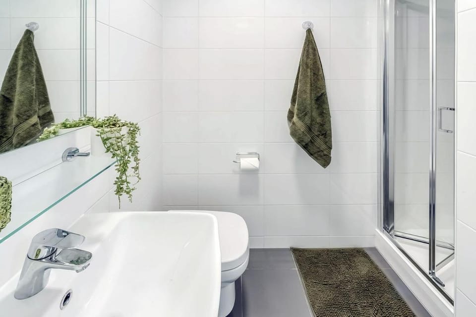 Student Only, Bronze Studio Mid Level White City Apartment in London Borough of Ealing