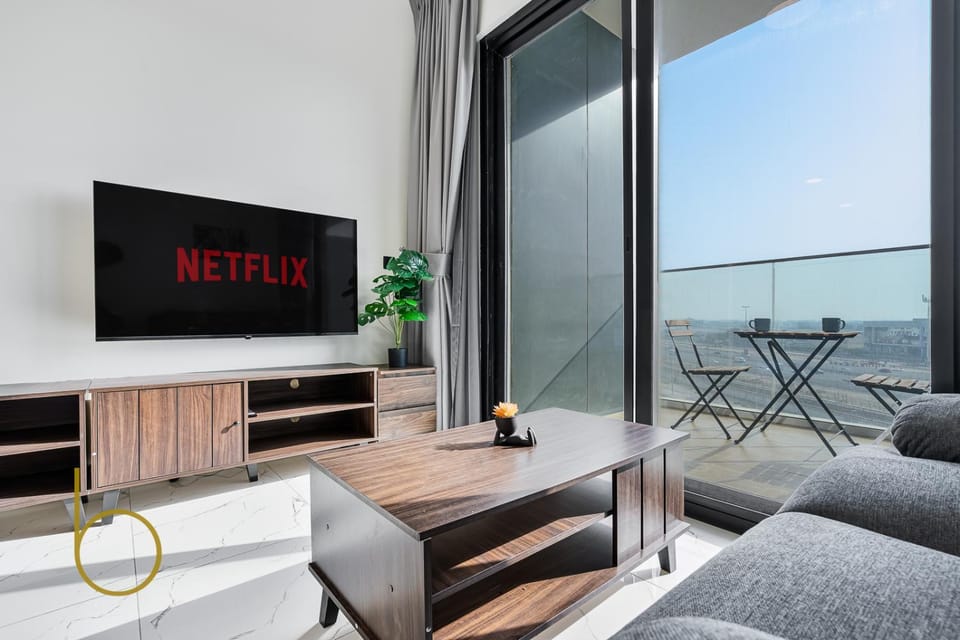 Communal lounge/ TV room, TV and multimedia, View (from property/room), Balcony/Terrace, Living room, Seating area, Dining area, Evening entertainment