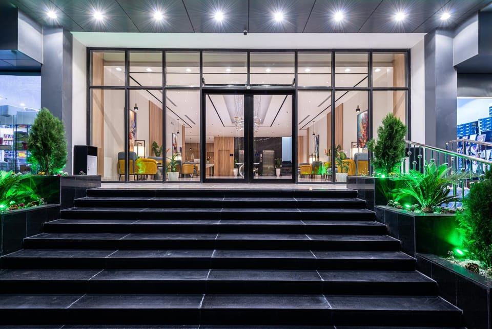 Facade/entrance