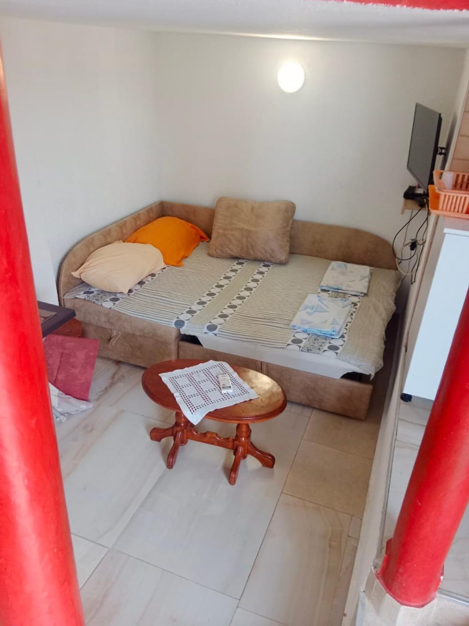 Bed, Living room, Seating area