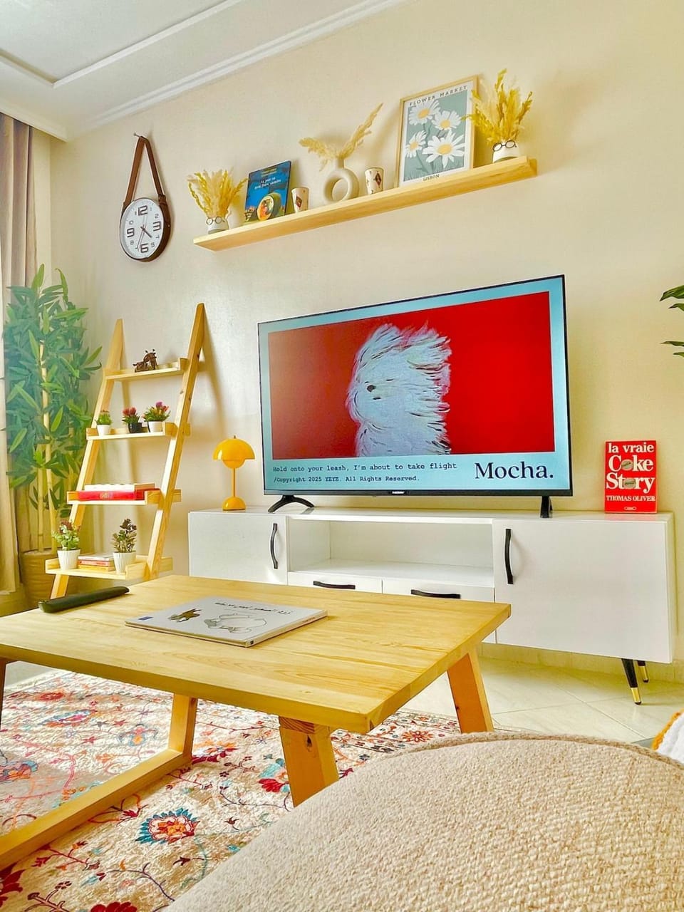 Living room, Seating area, Evening entertainment