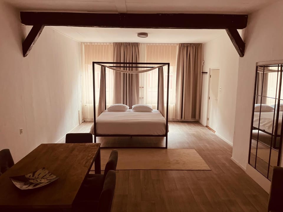 Bed, Living room, Photo of the whole room, Seating area, Bedroom