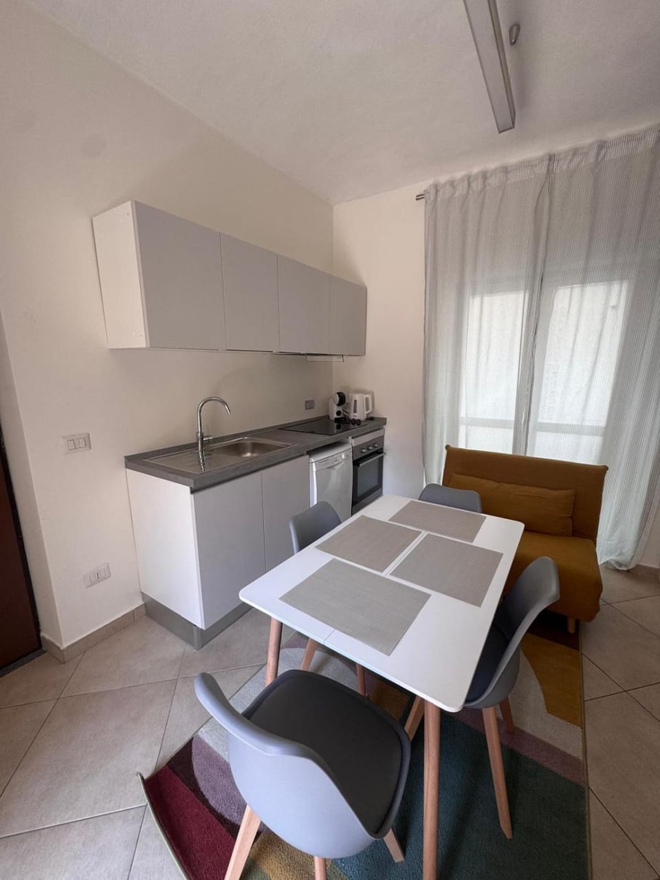 Kitchen or kitchenette, Dining area, stove