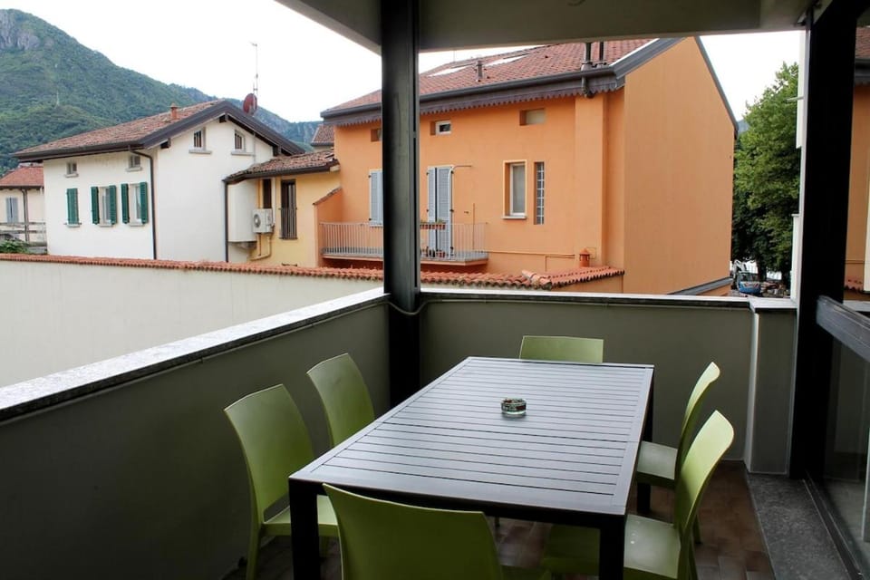 Natural landscape, View (from property/room), Balcony/Terrace, Dining area, Mountain view