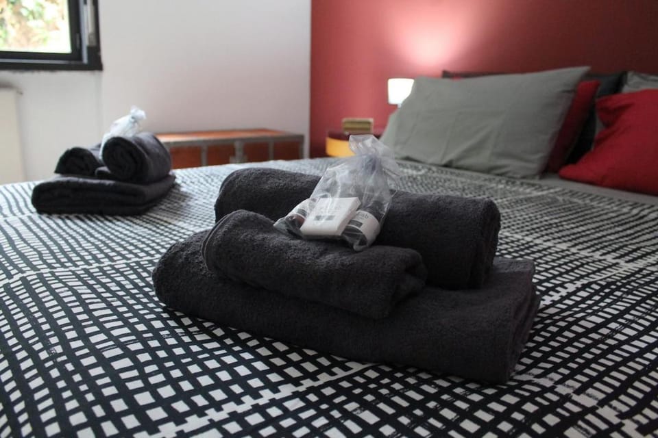 Bed, Photo of the whole room, Bedroom, towels