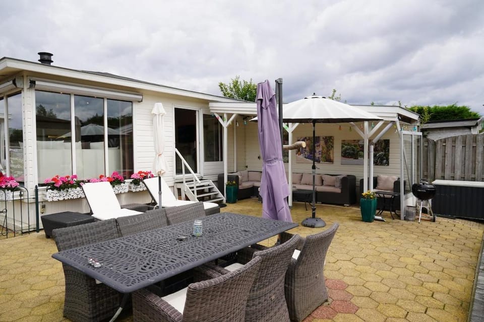 Chalet with waterfront sauna and boat Chalet in North Holland (province)