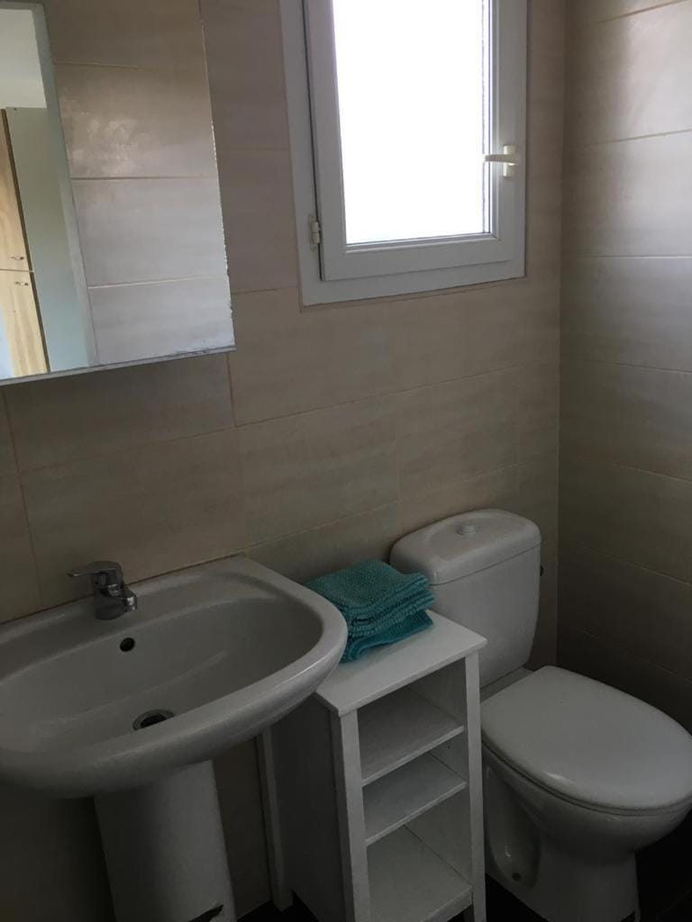 Studio meublé au calme avec terrasse et climatiseur mobile Apartment in Fréjus