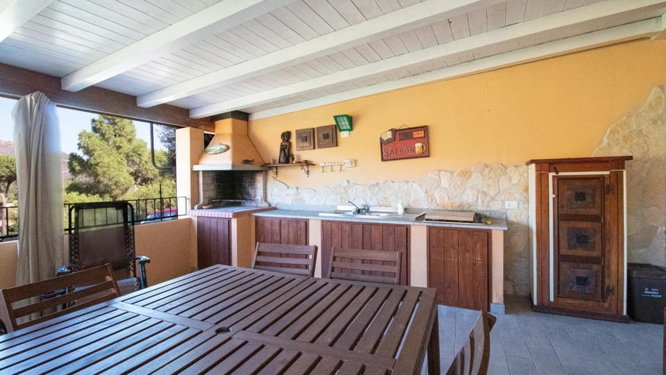 Balcony/Terrace, Kitchen or kitchenette, Dining area, stove