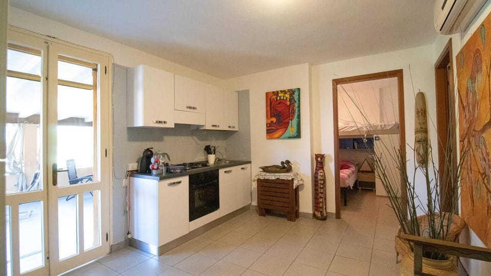 Kitchen or kitchenette, Living room, Dining area, oven, kitchen