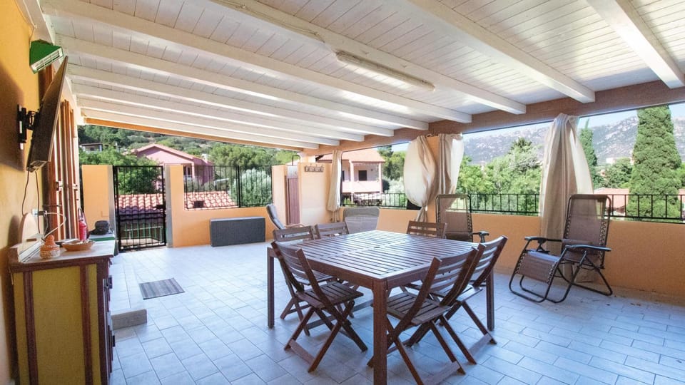 View (from property/room), Balcony/Terrace, Dining area