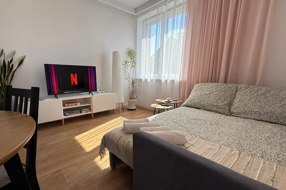 Bed, TV and multimedia, View (from property/room), Living room, Evening entertainment, Entertainment