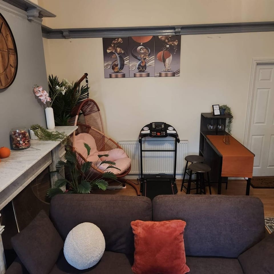 Charming Victorian Apartment in Central Wolverhampton Apartment in Wolverhampton