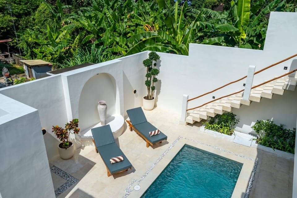 Patio, Day, Natural landscape, Garden, Garden, View (from property/room), Balcony/Terrace, Garden view, Pool view, Swimming pool, Swimming pool, sunbed