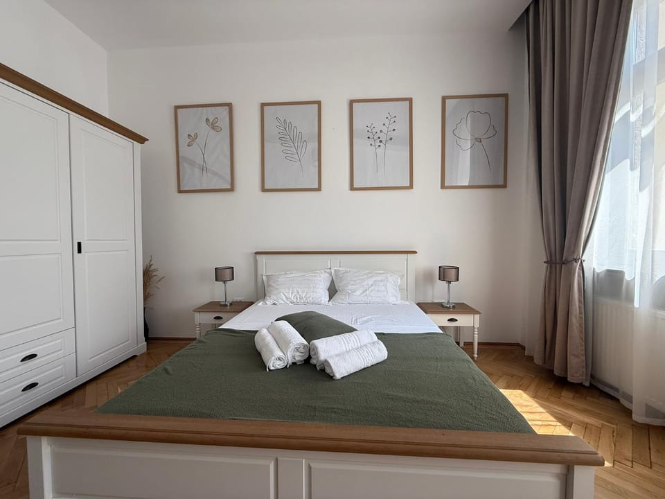Bed, Bedroom, towels, wardrobe