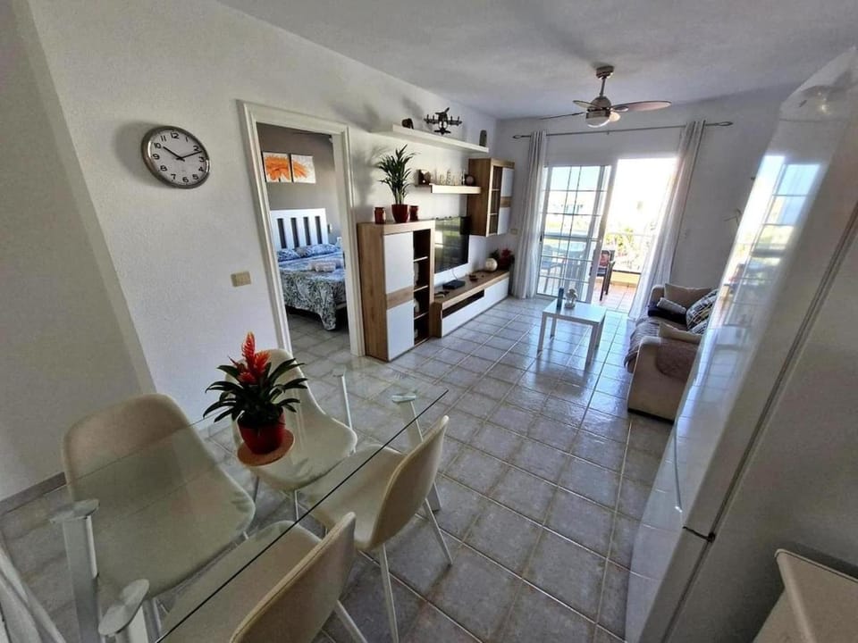 Kitchen or kitchenette, Photo of the whole room, Seating area