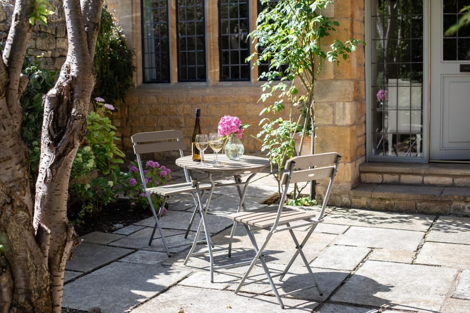 Patio, Garden, Dining area