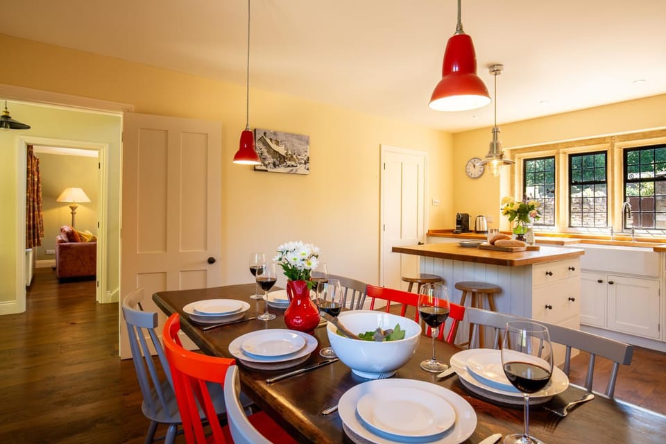 Dining area, kitchen