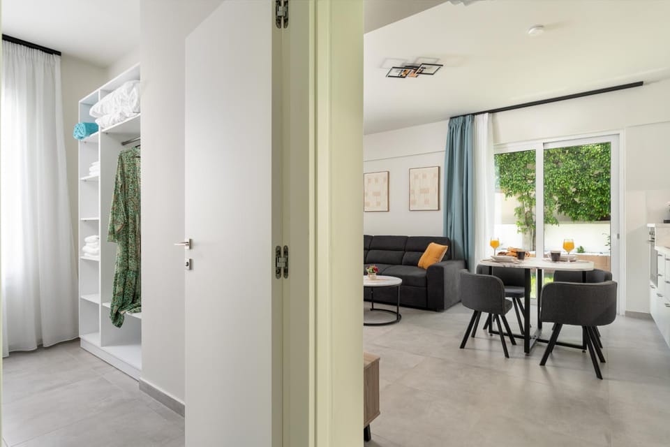 Kitchen or kitchenette, Living room, Seating area, Dining area, wardrobe, washing machine