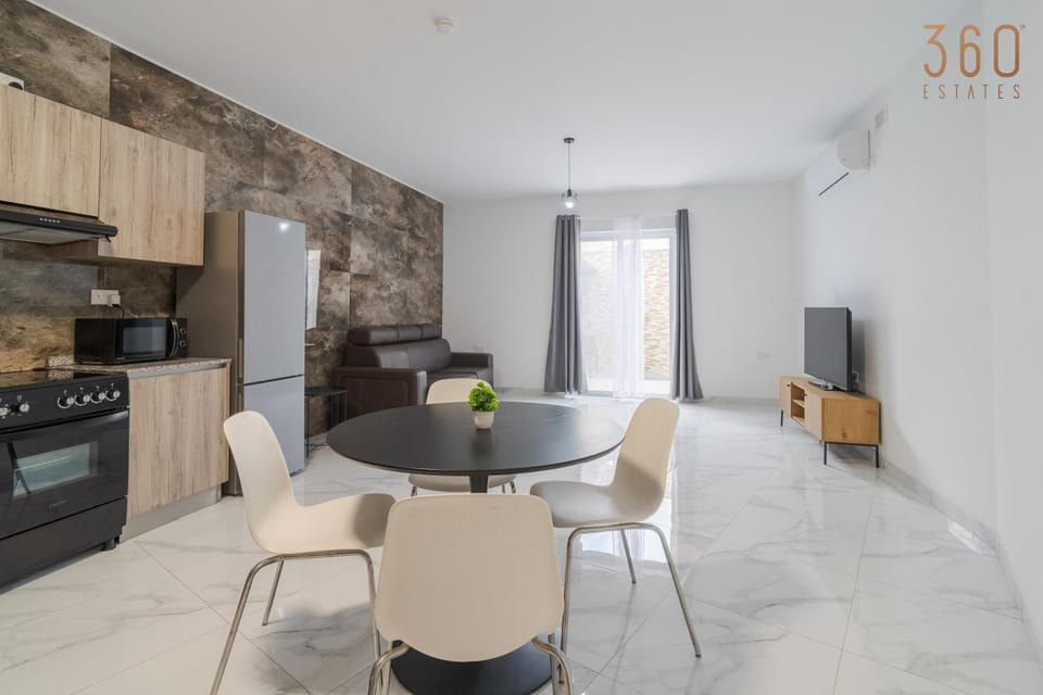 Communal lounge/ TV room, TV and multimedia, Kitchen or kitchenette, Living room, Seating area, Dining area, Evening entertainment, minibar, oven, pet friendly, stove