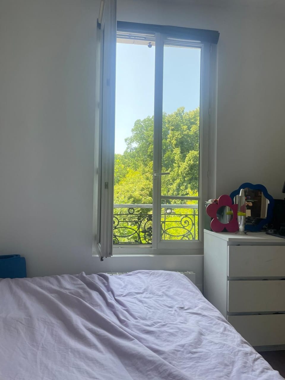 Notre appartement vue sur les Buttes Chaumont Apartment in Paris