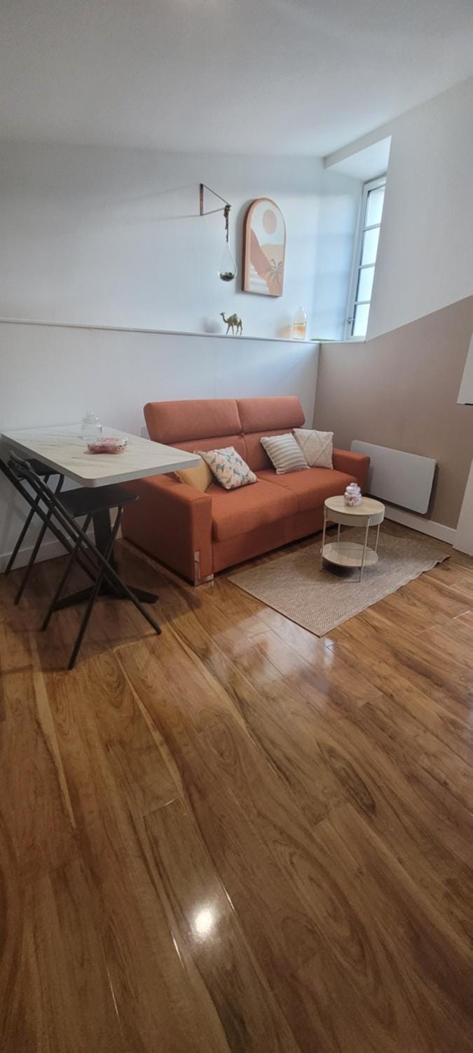 Charmant logement indépendant avec patio Apartment in Nouvelle-Aquitaine